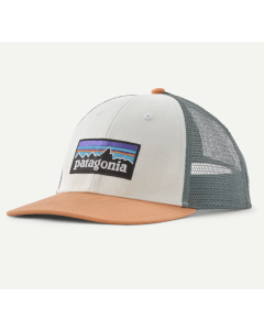 Patagonia p-6 logo lopro trucker hat white peach sherbet cappellino